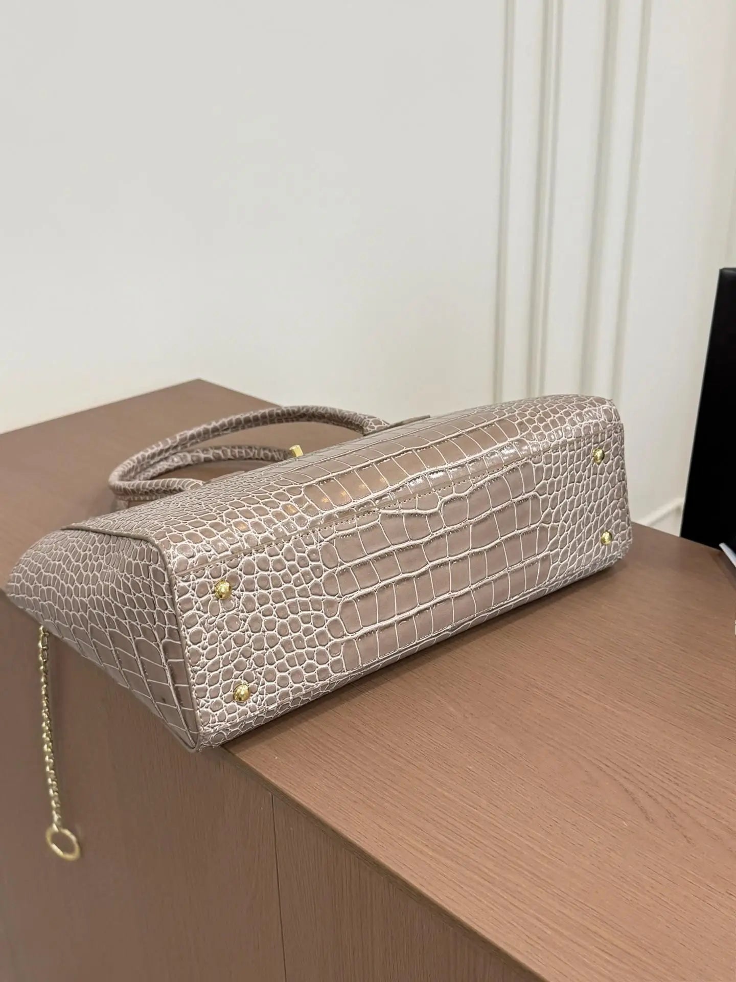 Light Grey Croc Embossed Leather Tote Bag, Large Capacity Handbag with Top Handles & Gold Chain Charm, Luxury Designer Inspired Office Shoulder Bag-3