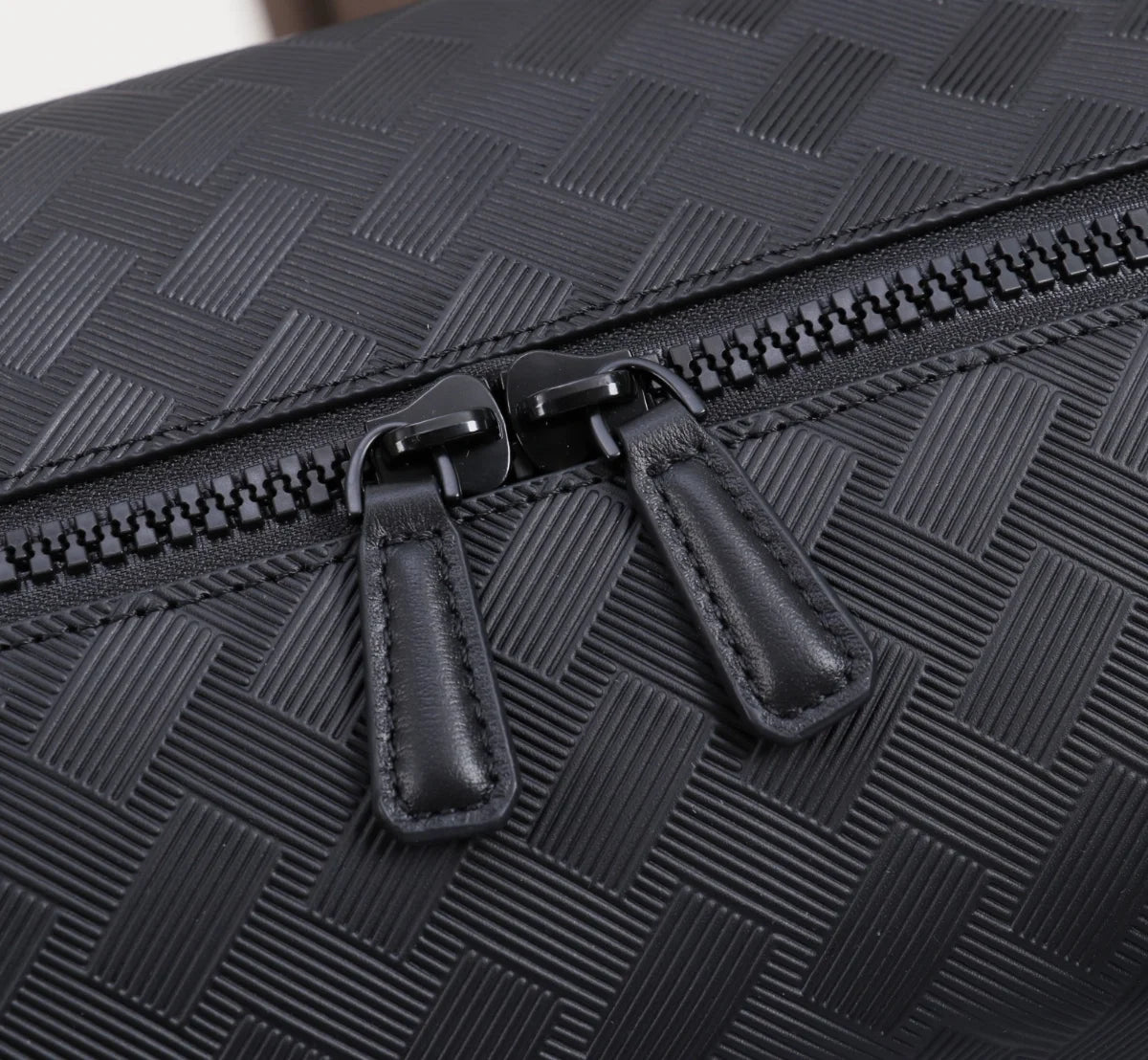 Men's Large Travel Bag Luxury Designer Genuine Leather Duffle Weekend Handbag Woven Embossed Luggage Business Crossbody-13