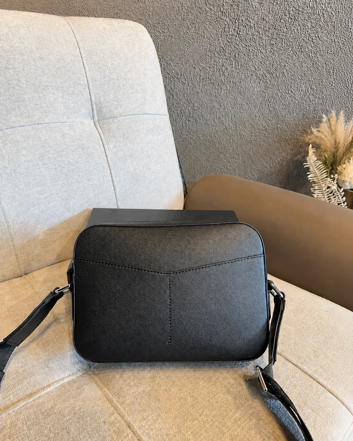 Luxury Men Messenger Bag Saffiano Leather Crossbody Bag Small Business Shoulder Bag Casual Sling Satchel Designer Purse Classic Black-13